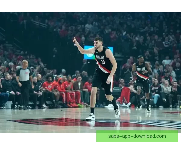 克林根超小洛创历史成就 成为开拓者单赛季进攻篮板王